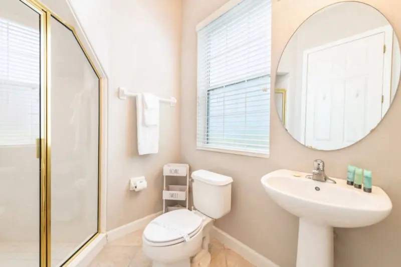 5 bed disney villa with downstairs bathroom