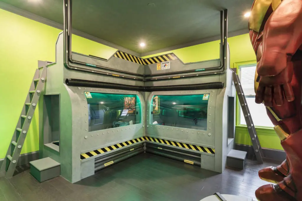 6 bed luxury holiday home marvel theme