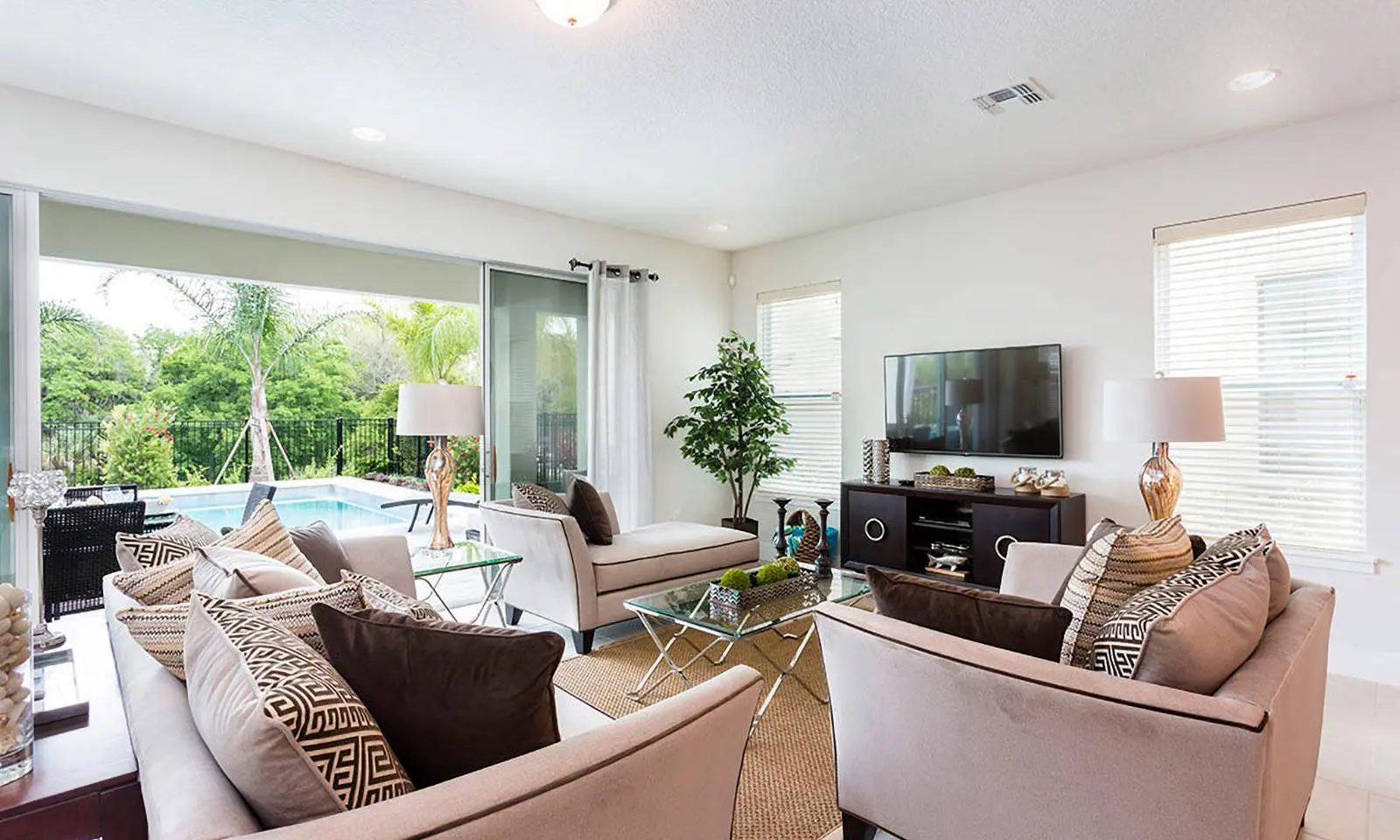 Separate sitting room reunion resort villa