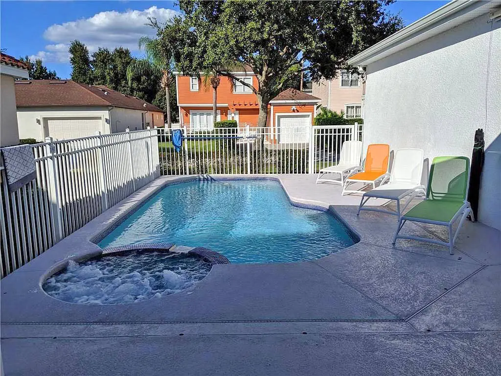 Reunion Resort swimming pool spa tub