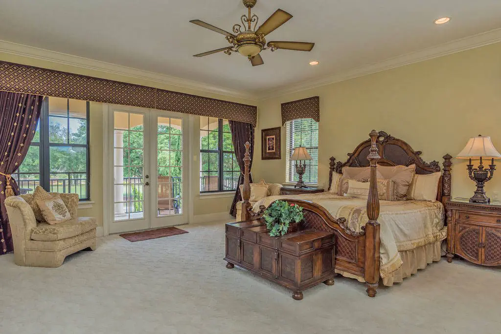 Reunion Resort villa to rent ensuite king