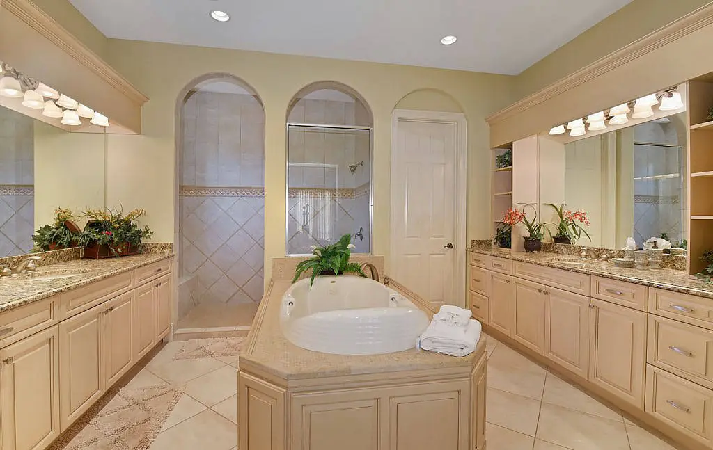 Reunion Resort self catering villa ensuite