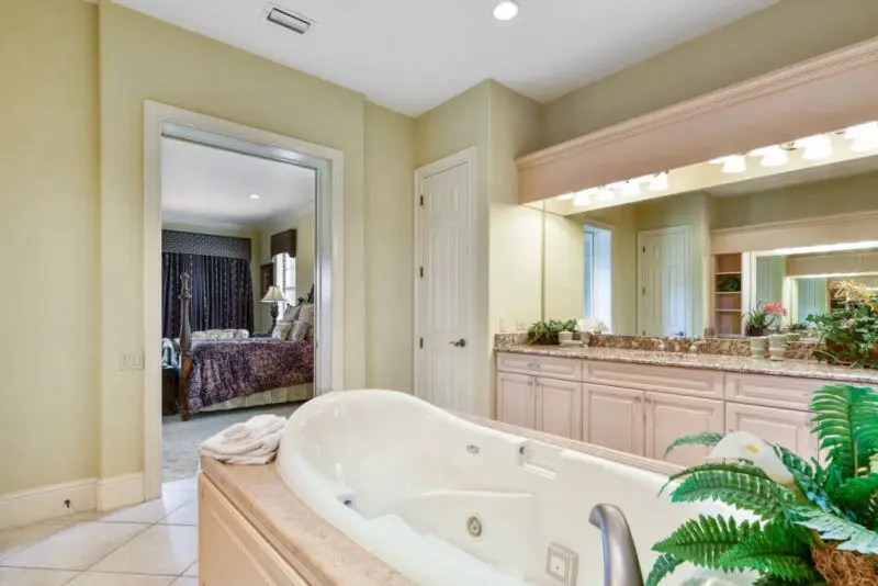 Reunion Resort 5/5 rental master bathroom