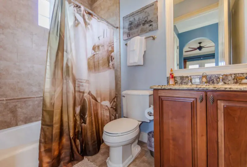 disney holiday home bathroom