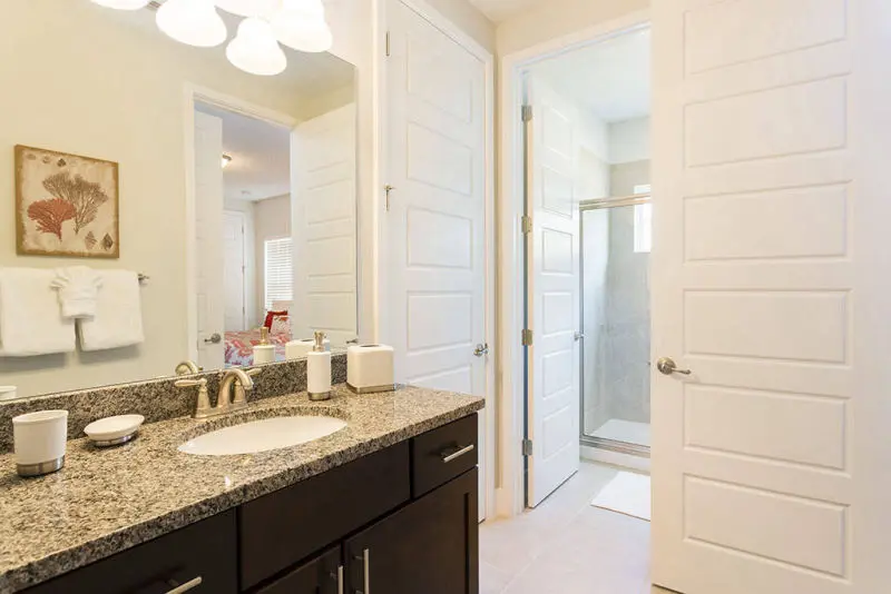 Reunion Resort villa to rent ensuite king