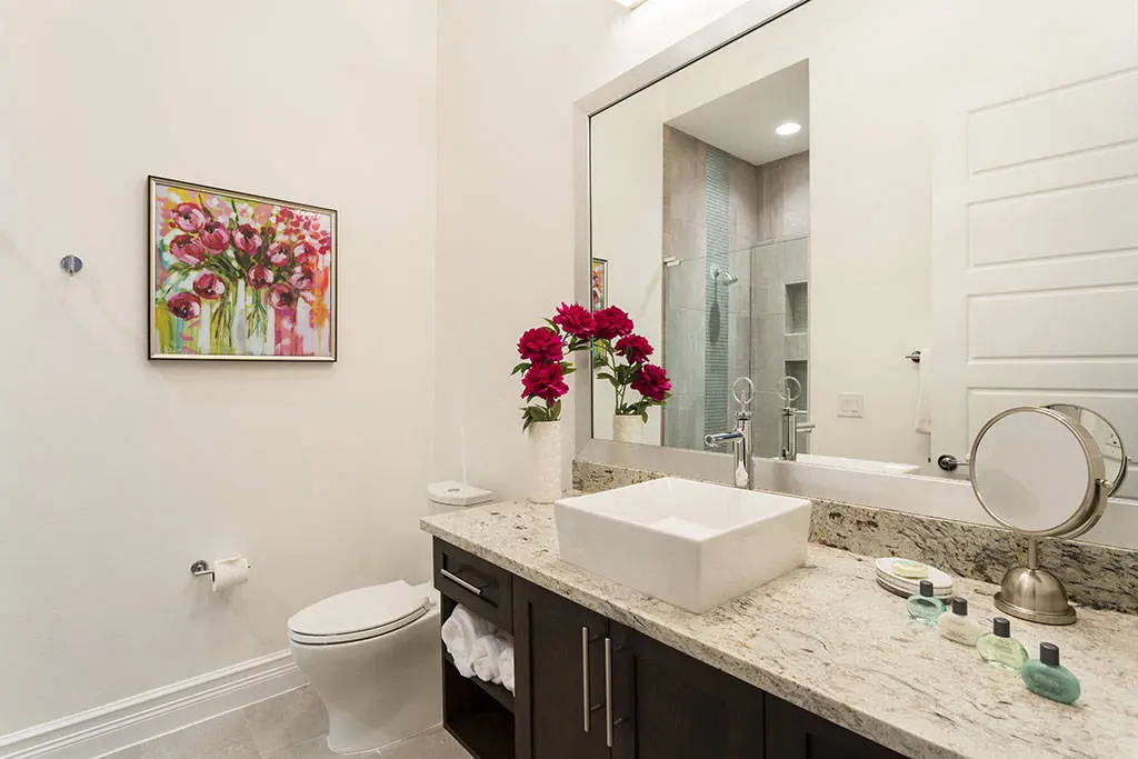 Reunion Resort self catering villa bath