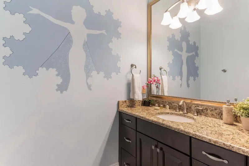 Orlando DIsney villa Frozen Theme bedroom