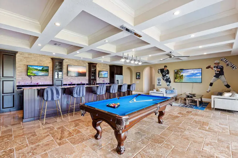 pool deck dining table reunion resort