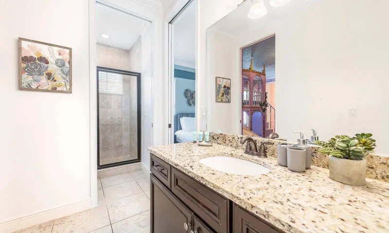 Reunion Orlando rental ensuite bathroom