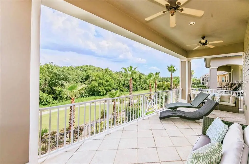 Reunion luxury villa balcony golf views